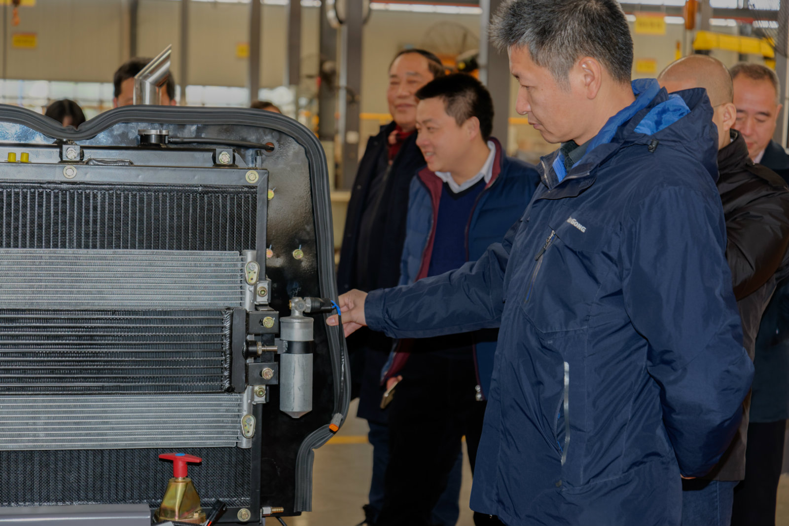 廣西柳工機械股份有限公司總裁黃海波一行到重慶勤牛考察交流 廣西柳工機械股份有限公司總裁黃海波一行到重慶勤牛考察交流