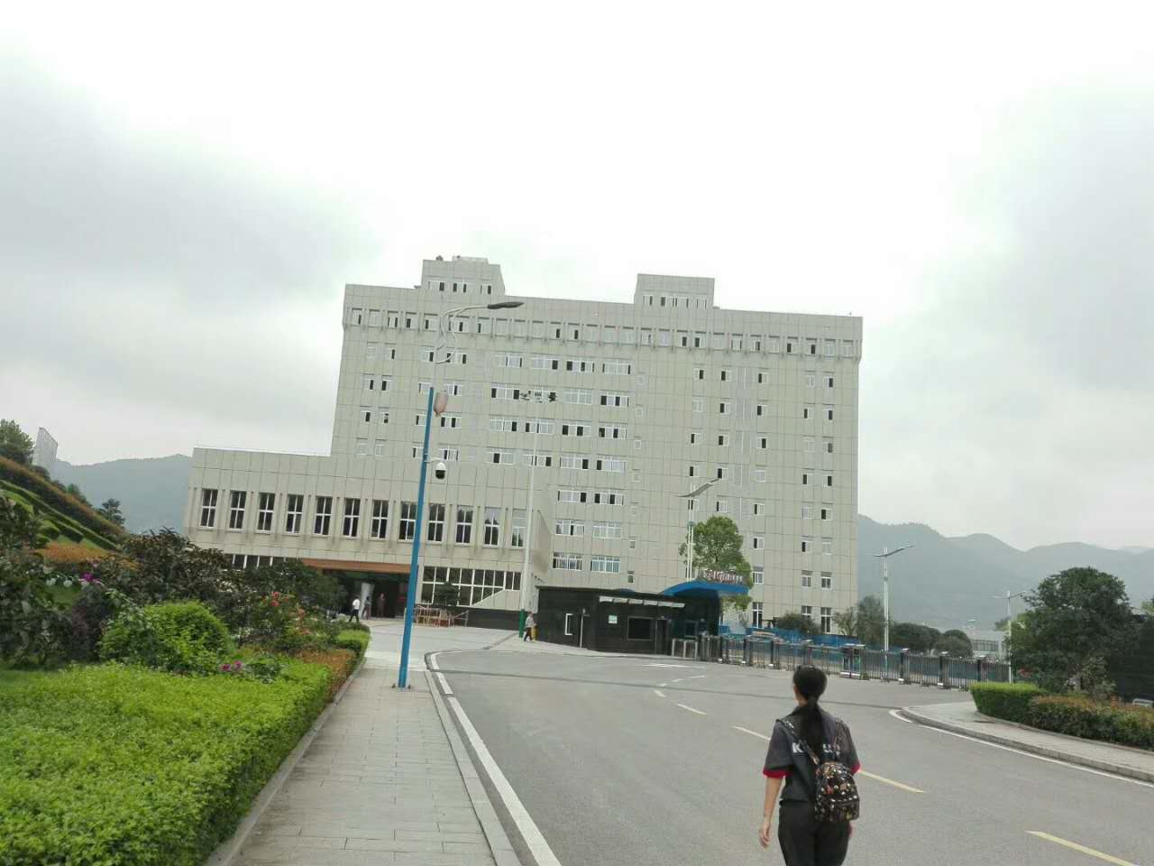 牛氣！勤牛地標性辦公大樓今隆重喬遷啟用。 ---從此，我就在你的丹楹刻桷中成就極致！