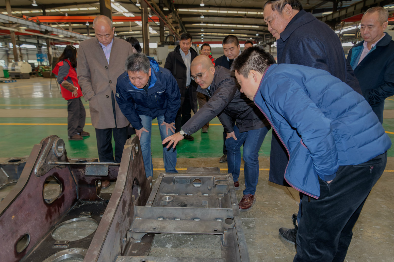 廣西柳工機械股份有限公司總裁黃海波一行到重慶勤牛考察交流 廣西柳工機械股份有限公司總裁黃海波一行到重慶勤牛考察交流