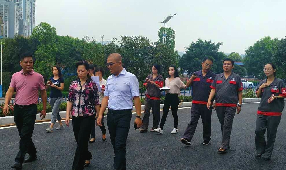 要聞:大渡口區(qū)委盧書記蒞臨勤牛 調(diào)研指導(dǎo) 要聞:大渡口區(qū)委盧書記蒞臨勤牛 調(diào)研指導(dǎo)