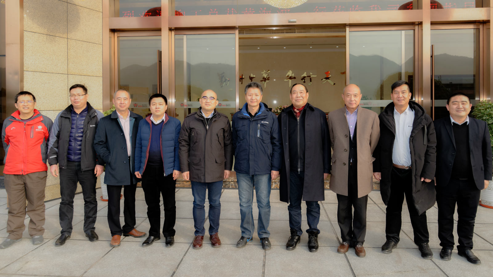 廣西柳工機械股份有限公司總裁黃海波一行到重慶勤牛考察交流 廣西柳工機械股份有限公司總裁黃海波一行到重慶勤牛考察交流